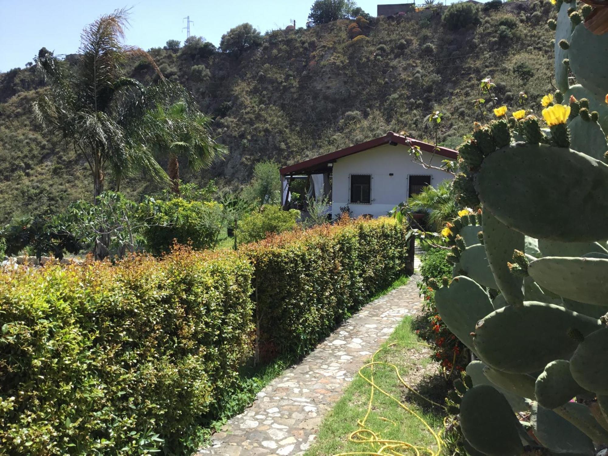Holidaysora Taormina - Il Giardino Di Graziella Exterior photo