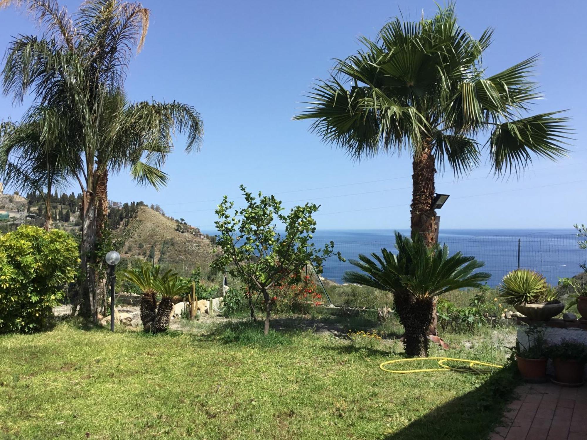 Holidaysora Taormina - Il Giardino Di Graziella Exterior photo